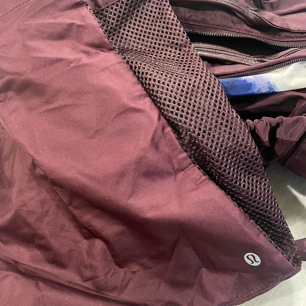 Lululemon Athletica Maroon Travel Bag - Picture 4 of 6